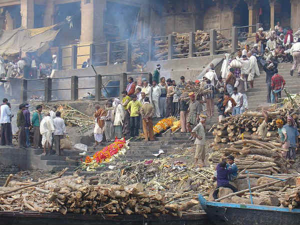 മണികര്‍ണിക ഘട്ടിലെ കാഴ്ചകള്‍