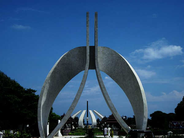 05. എം ജി ആര്‍ ക്ഷേത്രം, ചെ‌ന്നൈ