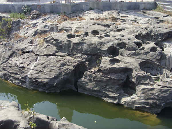 ഗര്‍ത്തങ്ങള്‍ കാണാന്‍