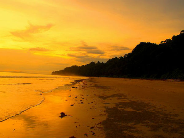 അസ്തമയത്തിന് ശേഷം കട‌ലില്‍ ഇറ‌‌ങ്ങരുത്