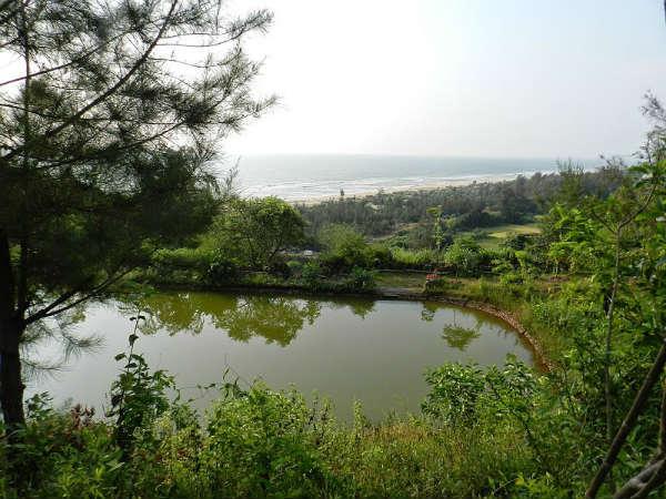 ബീച്ചിന് സമീപത്തെ തടാകം