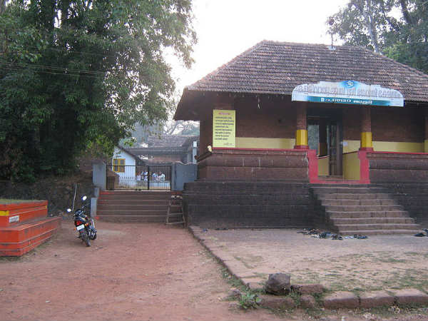 കളരി വാതുക്കൽ ക്ഷേത്രം