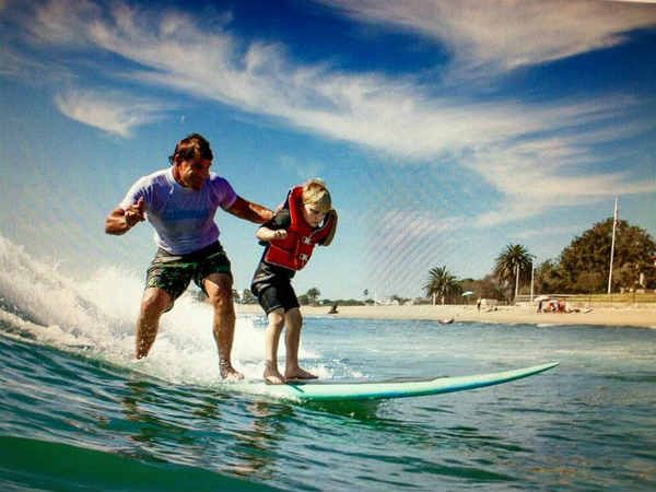 മുമു സർഫ് സ്കൂൾ