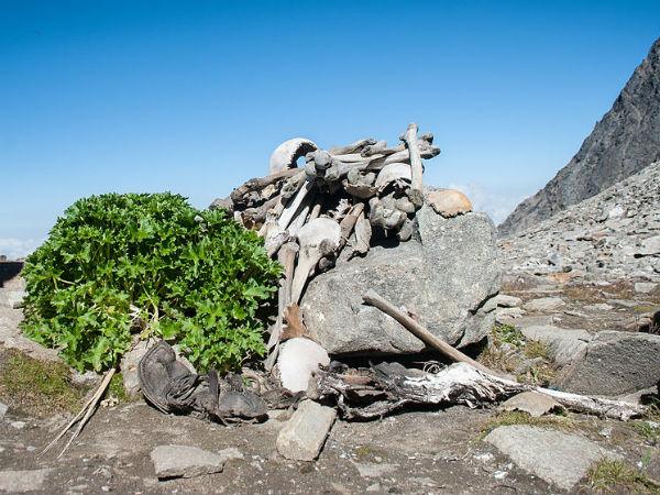 01. രൂപ്കുണ്ഡ് തടാകം (5029 മീറ്റർ)