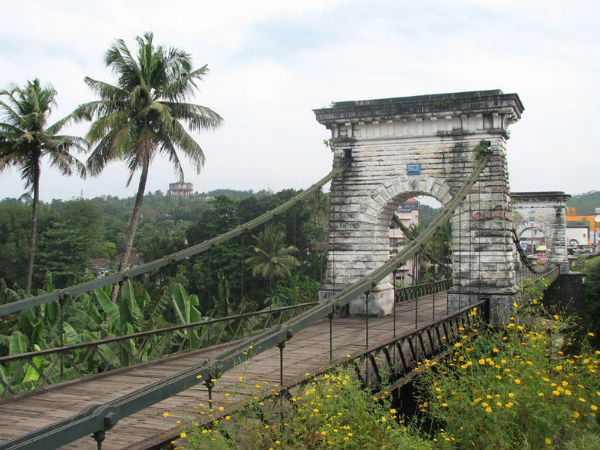 പുനലൂർ തൂക്കുപാലം