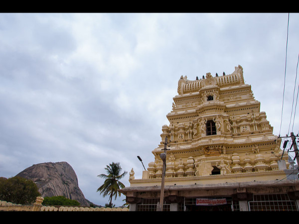 മൂന്ന് ക്ഷേത്രങ്ങള്‍ 