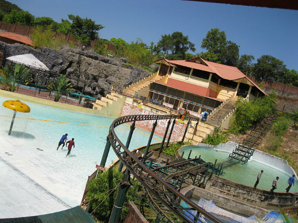 പറ‌ശ്ശിനിക്കടവിലെ പാ‌മ്പ് കഥകൾ