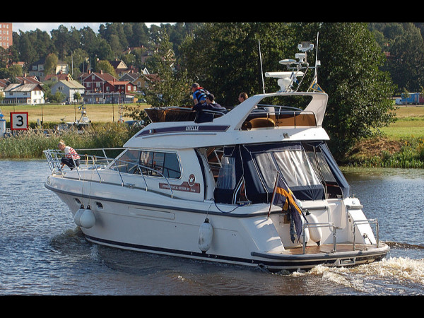 ചില ആഢംബര ബോട്ടു‌കള്‍ പരി‌ചയപ്പെടാം 