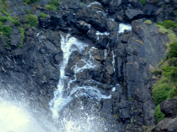 വെള്ളച്ചാട്ടം