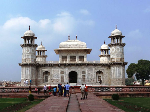 ഇതുമതുദ്ദൌല, ആഗ്ര