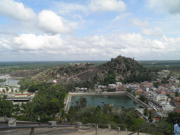 താഴേ നിന്ന് കാണാം