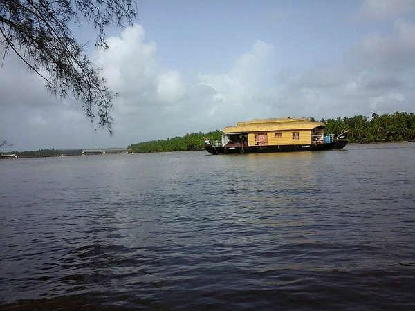 05. വലി‌യപറമ്പ്