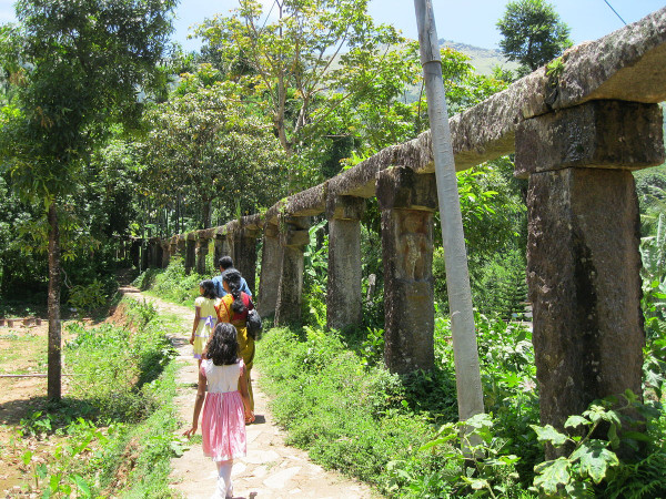 കരിങ്കൽ പാത്തികൾ