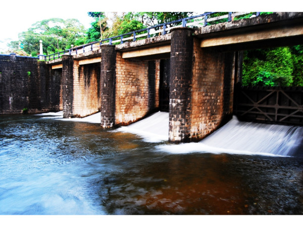 മണ്ണണക്കെട്ട്