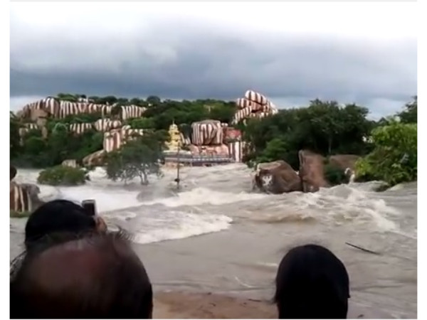 പാറക്കൂട്ടങ്ങൾ