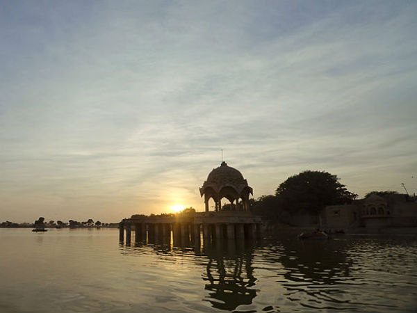 താമസിക്കാന്‍