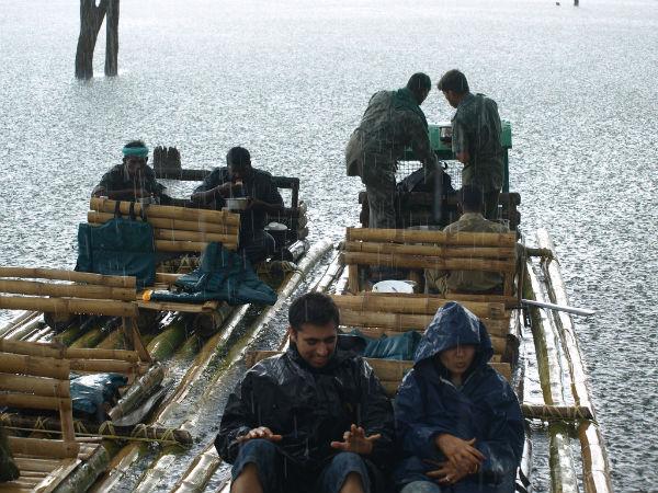 01. മുളം ചങ്ങാടത്തില്‍ ഉല്ലാസയാത്ര