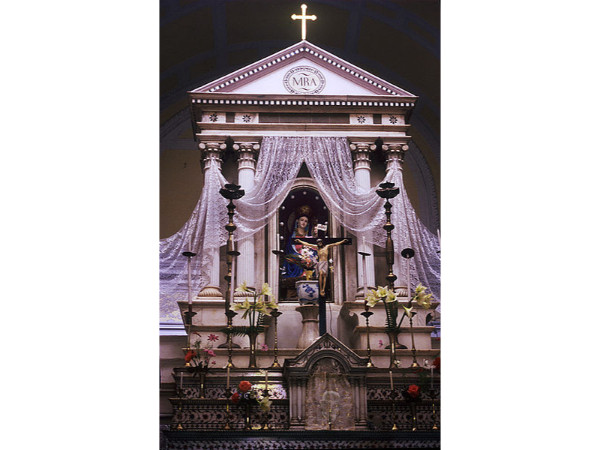 അ‌ൾത്താര