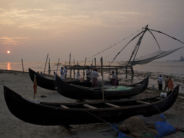 വള്ളപ്പാടകലെ