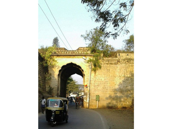 ആവർത്തിക്കുന്ന ചരിത്ര കഥകൾ