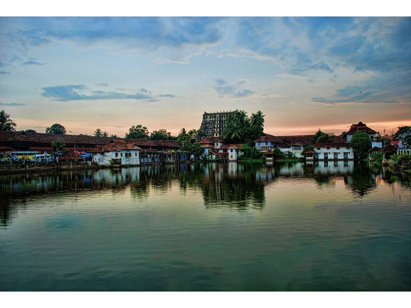 അറയ്ക്കുള്ളിൽ വസിക്കുന്നവർ