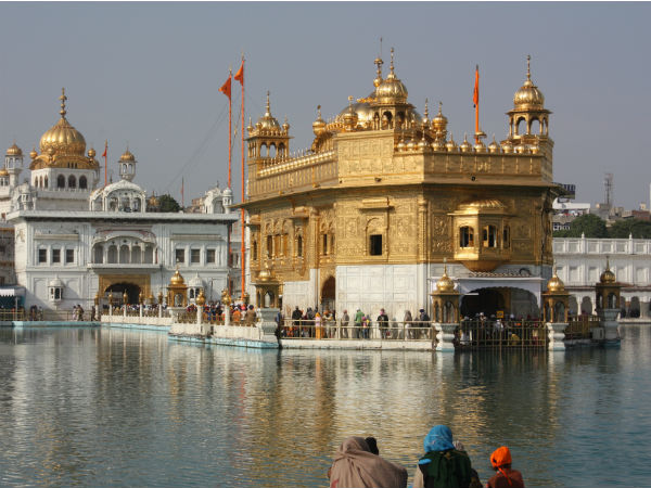 1. ബല്ലേ ബല്ലേ അമൃത്‌സര്‍