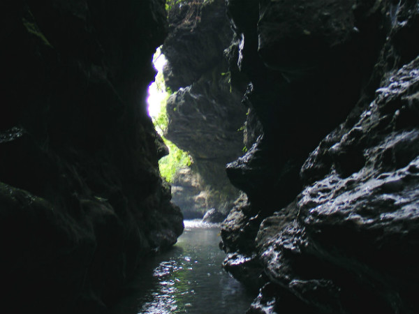 കള്ളന്‍മാരുടെ ഗുഹ