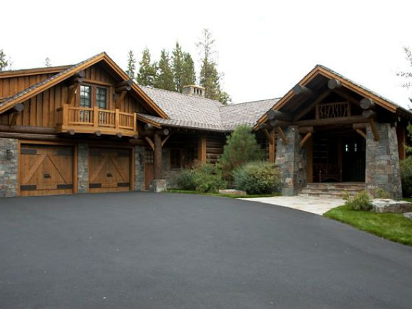 9. ചരിഞ്ഞ മേല്‍ക്കൂരയുള്ള വീടുകള്‍