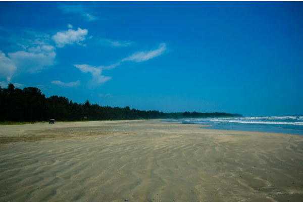 12. മുഴപ്പിലങ്ങാട് ബീച്ച്