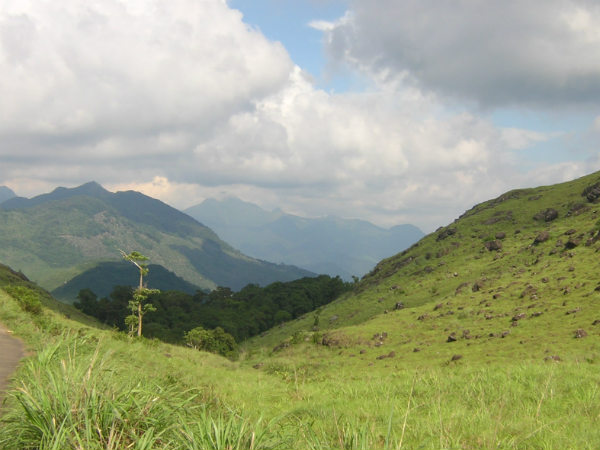ചക്രവാളങ്ങള്‍ അതിരുകാക്കുന്ന പൊന്‍മുടി