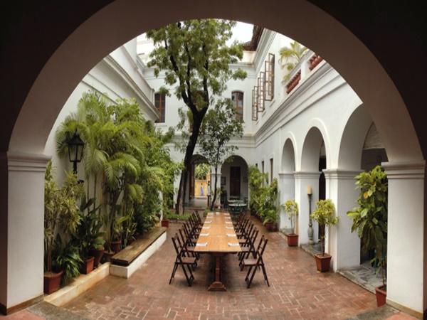  ലെസ് ഹിബിസ്‌കസ്