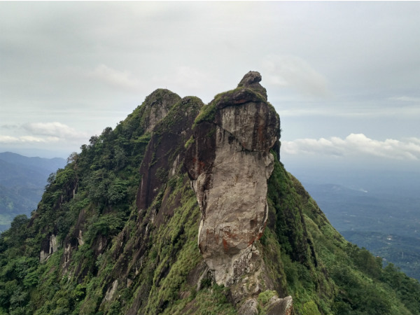 മേലടുക്കത്തുനിന്നും കയറുമ്പോള്‍