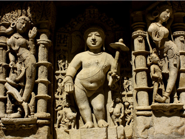 വിഷ്ണുവിന്റെ അവതാരങ്ങള്‍ നിറഞ്ഞ ചുവരുകള്‍