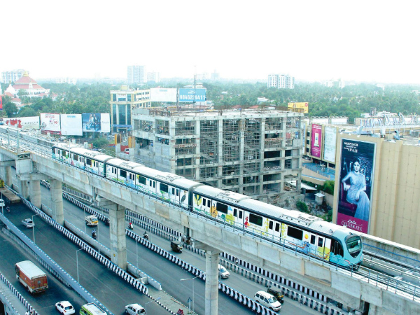 മെട്രോ നഗരത്തില്‍ നിന്നും കായലലകളിലേക്ക് 