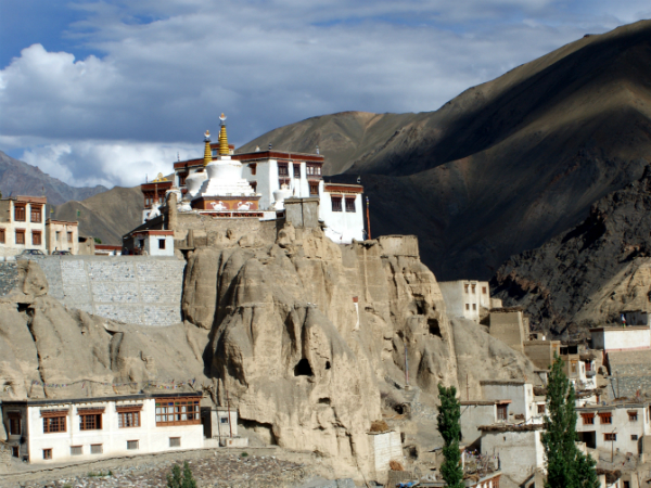 ലാമയാരു ആശ്രമം