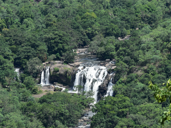 വെള്ളച്ചാട്ടങ്ങള്‍