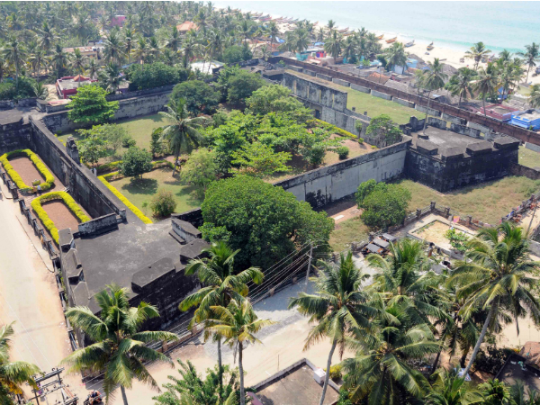 സാമ്രാജ്യത്വവും ഗ്രാമീണതയും കൂടിച്ചേരുന്ന അഞ്ച്‌തെങ്ങ് കോട്ട 