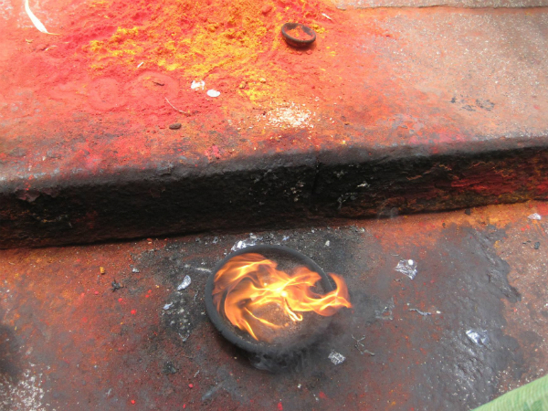 വര്‍ഷങ്ങളായി കത്തിക്കൊണ്ടിരിക്കുന്ന ദീപങ്ങള്‍