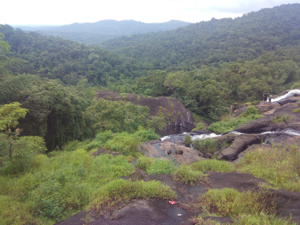 ഒന്നല്ല വെള്ളച്ചാട്ടം
