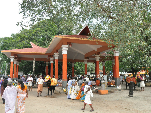 ശ്രീകോവിലും പ്രതിഷ്ഠയുമില്ലാത്ത പരബ്രഹ്മ ക്ഷേത്രം