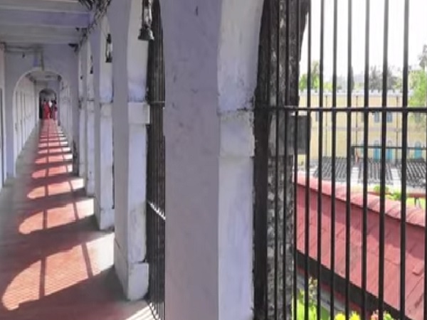 ക്വട്ടേഷന്‍ കൊടുക്കാതെ ജയിലില്‍ പോകാം!!