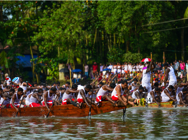 ചമ്പക്കുളം മൂലം വള്ളംകളി 