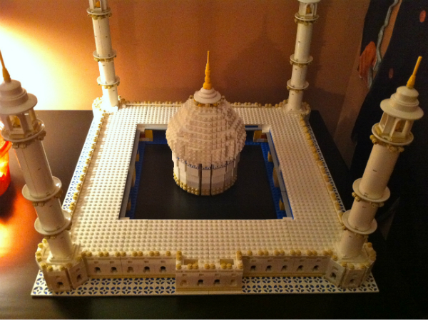  താജിനും അപരന്‍മാര്‍