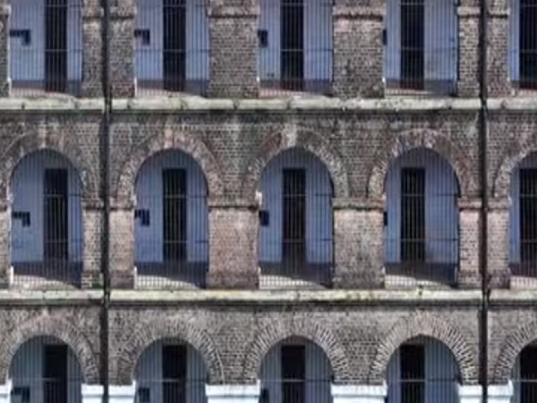 ക്വട്ടേഷന്‍ കൊടുക്കാതെ ജയിലില്‍ പോകാം!!