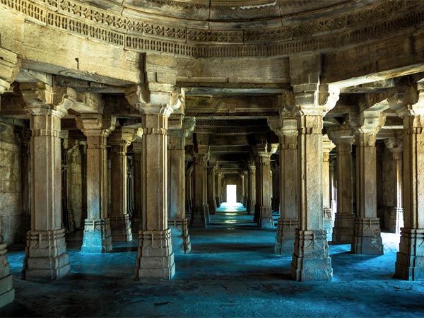 ചെംപനേറിലെ സ്മാരകങ്ങള്‍ കാണാം