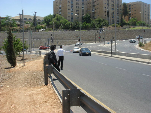 വഴി ചോയ്ച്ച് ചോയ്ച്ച് പോകാം