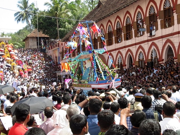 മൂന്നു നോയമ്പും കപ്പല്‍ പ്രദക്ഷിണവും