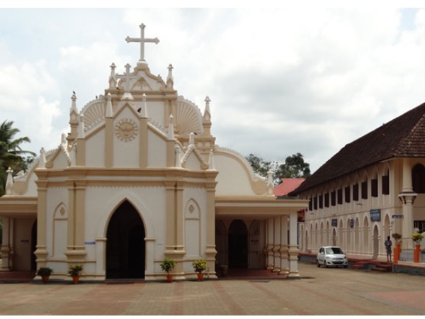 സെന്റ് മേരീസ് ചര്‍ച്ച് കുടമാളൂര്‍