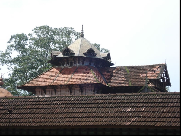 കേരളത്തിലെ ഏറ്റവും ഉയരംകൂടിയ ശ്രീകോവില്‍ 