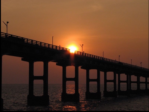 145 തൂണുകള്‍